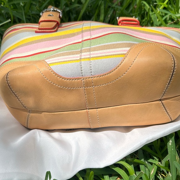 Vintage Coach Hampton Daisy Multicolored Tote with Original Dust-bag - Picture 5 of 13